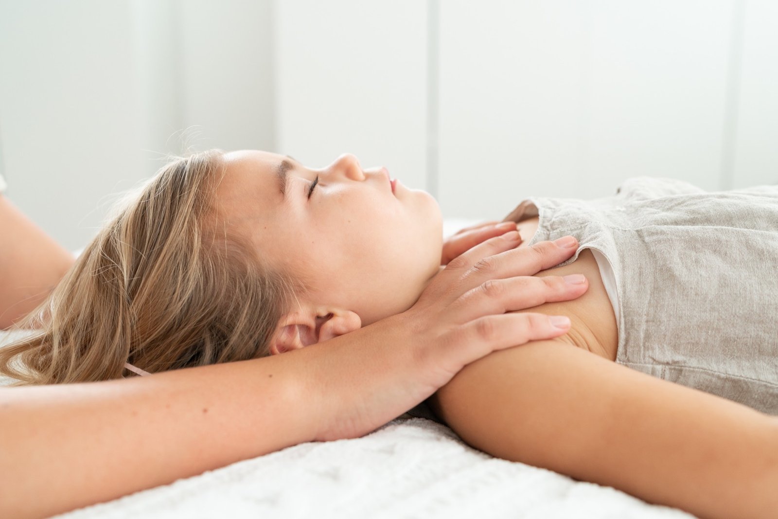 Traitement ostéopathique des cervicales chez l'adulte